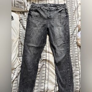 Super Skinny Old Navy Jean. Size 14. Acid Wash Black. Good Condition